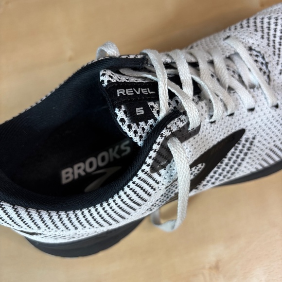 Brooks Revel 5 Women's Size 7.5 - Picture 8 of 9